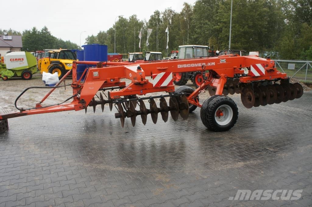 Used Kuhn Discover XM disc harrows Year 2001 Price US 4,699 for sale