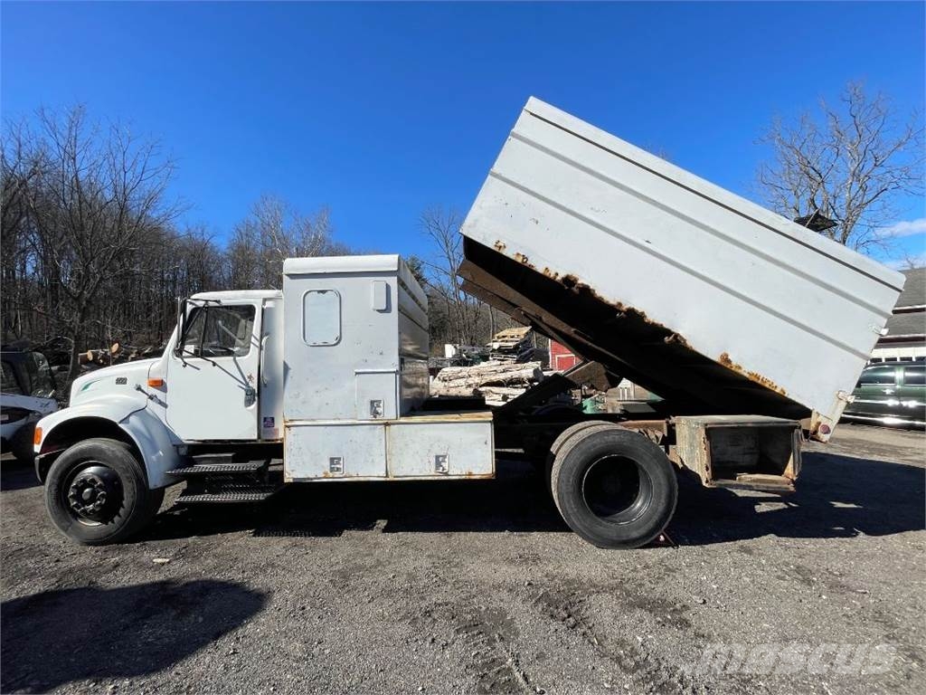 International 4700 T444E Chipper Truck, 1998, Trenton, New Jersey