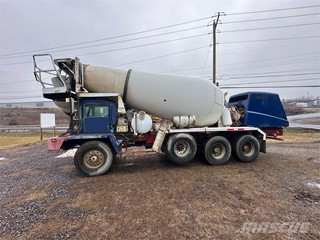 Oshkosh Front Discharge Mixer 217, 2010, Prairieville, Louisiana