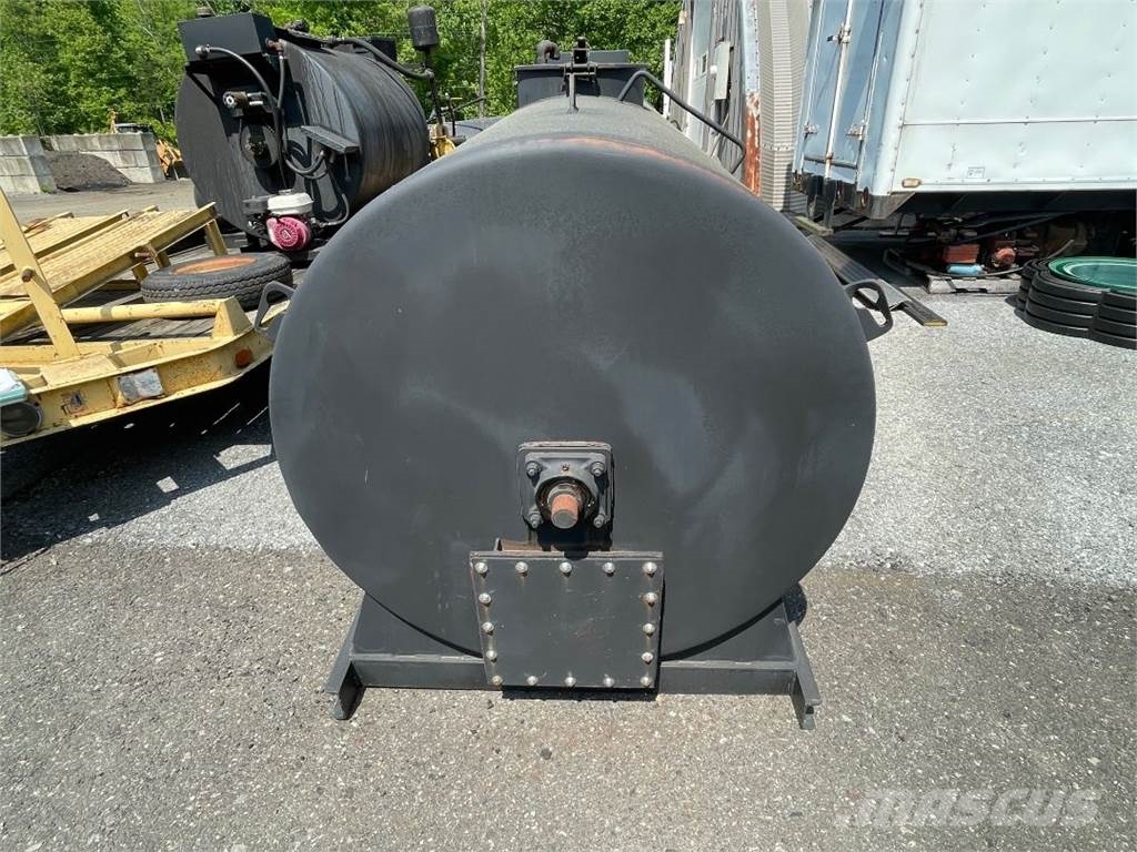 Sealer Mixer Tank 1,000 Gallon Sealer Mixer Tank, 2002, Pennsylvania