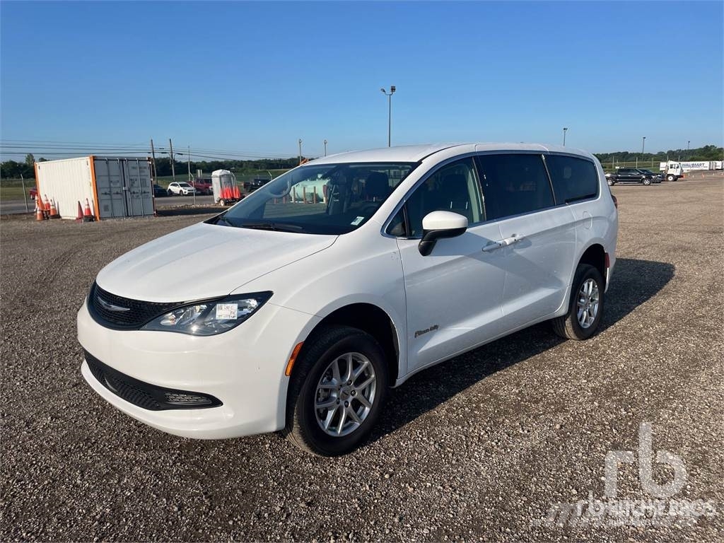 Purchase Chrysler VOYAGER panel vans, Bid & Buy on Auction - Mascus USA