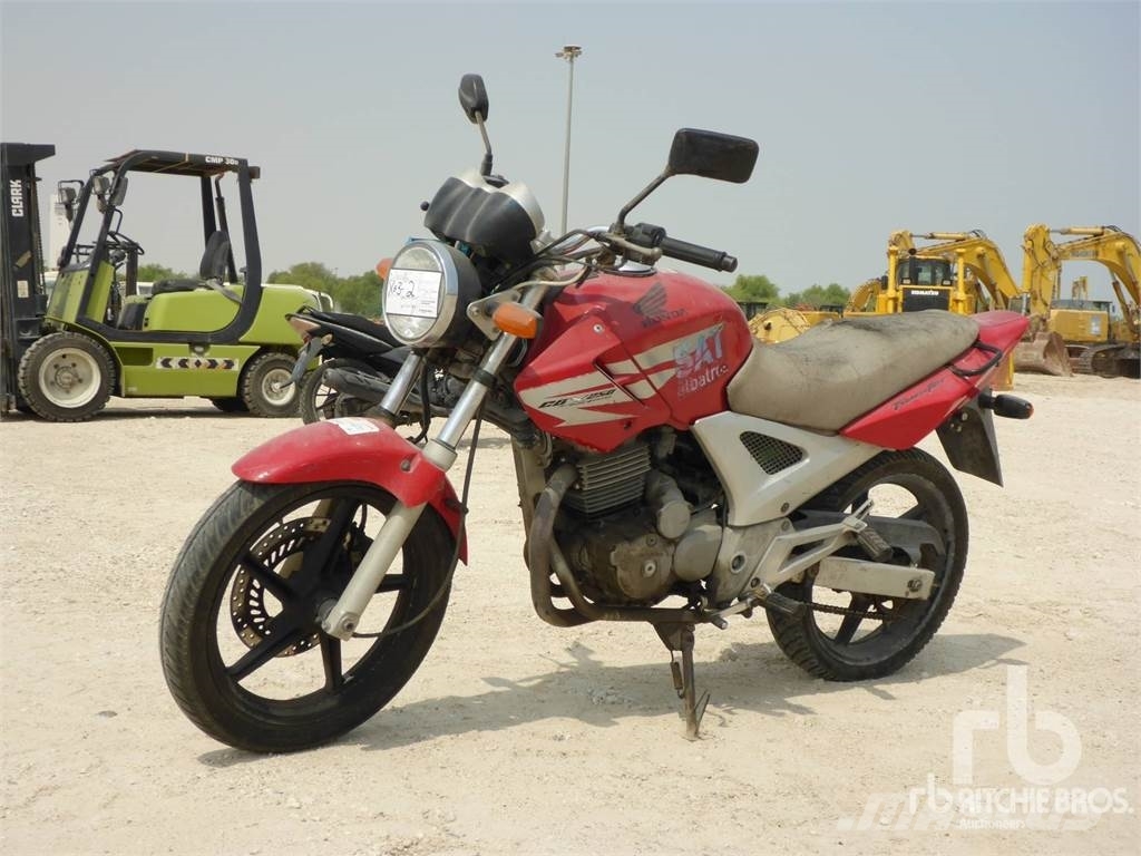 CSGT Hà Nội bên Honda CBX 250 Twister