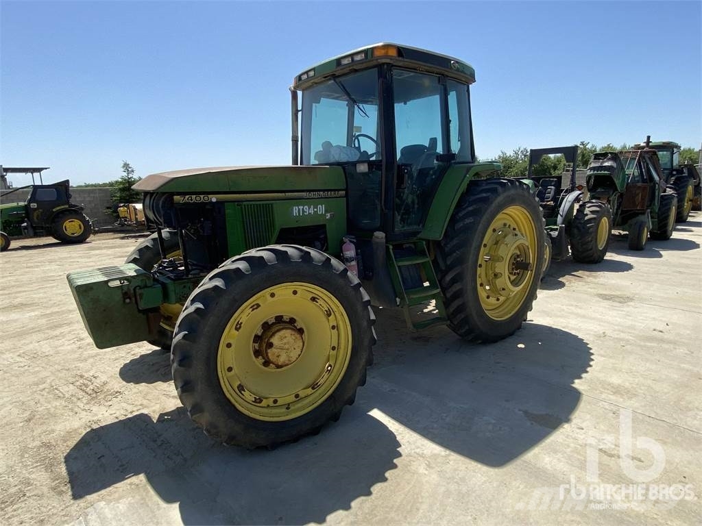 Auksjoner på brukte traktor John Deere 7400 fra 1994 i Tipton