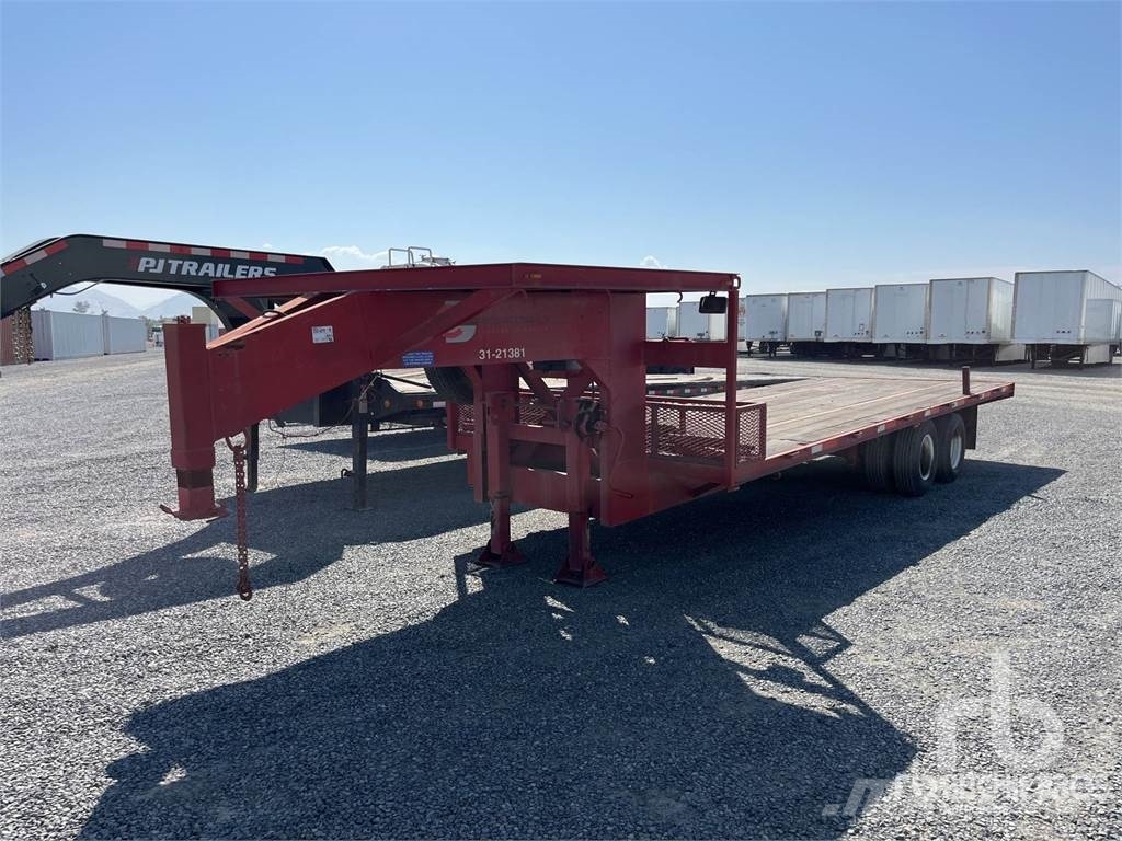 Køb brugte MIGHTY MOVER 17300 lb 33 ft T/A Gooseneck flatbed semi