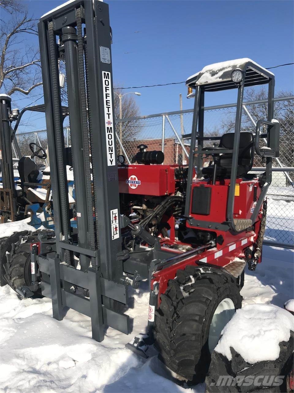 Moffett M5500 for sale Des Moines, Iowa Price 18,500, Year 2002