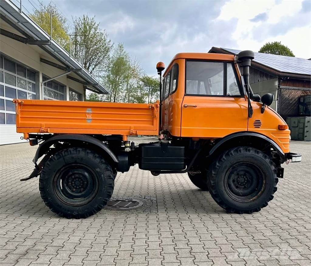 Локомобиль мерседес unimog u400